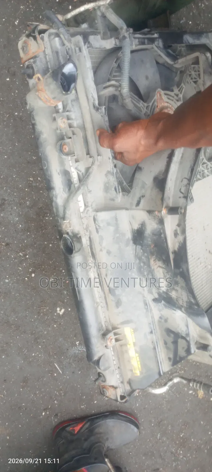 Nissan Pathfinder Radiator and Fan With Condenser 2005