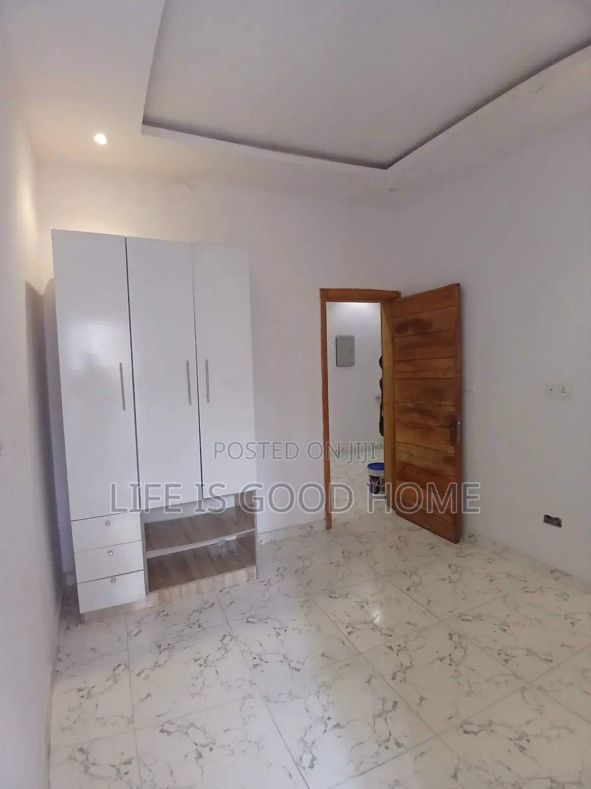 4bdrm Duplex in Lcc Close, Chevron for rent