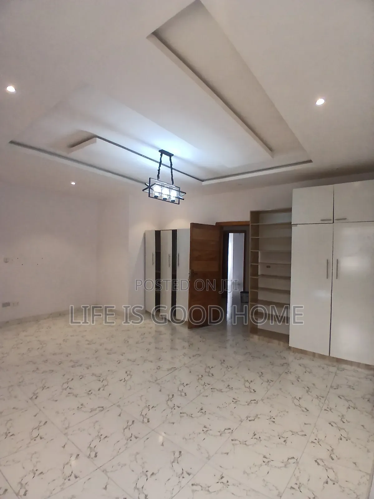 4bdrm Duplex in Lcc Close, Chevron for rent