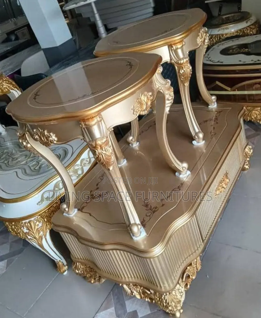 Classic Royal Center Table 1+2 Set