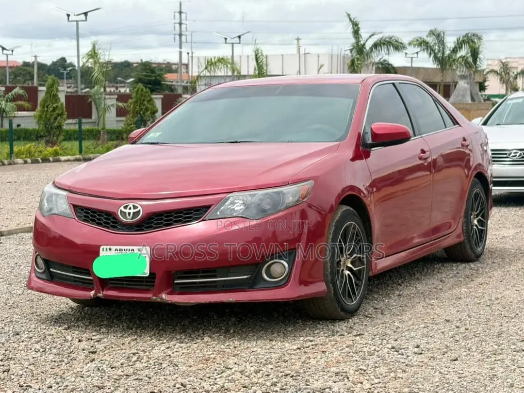 Toyota Camry SE 4dr Sedan (2.5L 4cyl 6A) 2013 Red