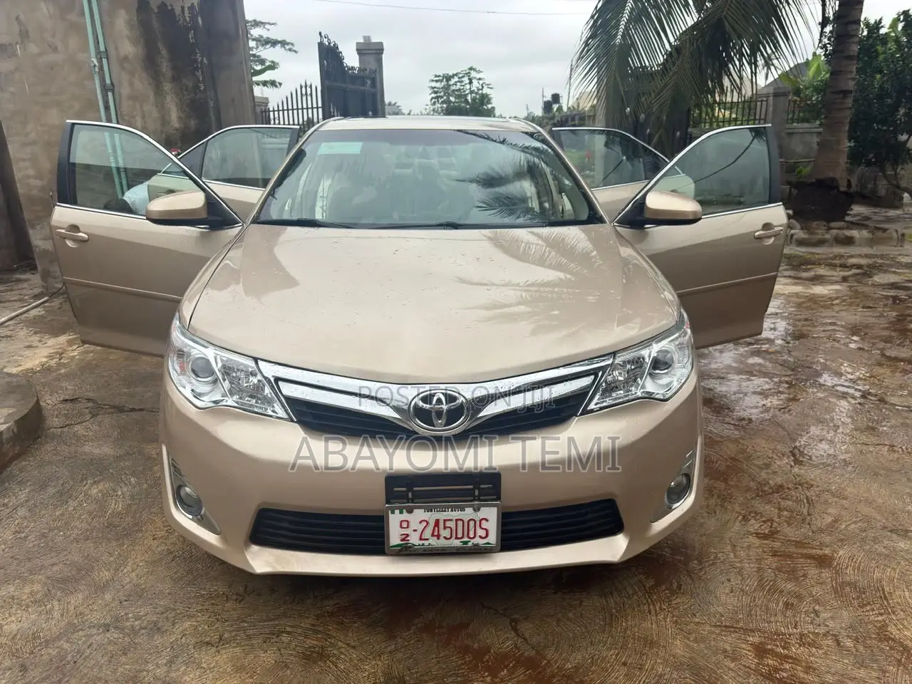 Toyota Camry XLE 4dr Sedan (2.5L 4cyl 6A) 2013 Gold