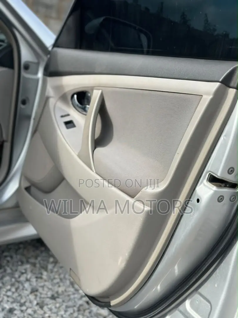 Toyota Camry SE 4dr Sedan (2.5L 4cyl 6AM) 2010 Silver