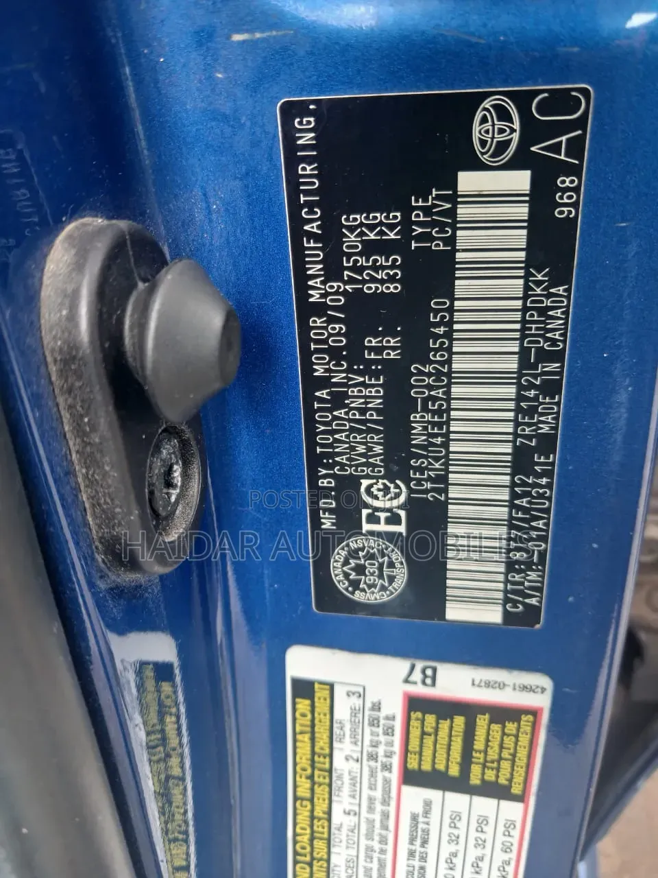 Toyota Matrix S Hatchback AWD (2.4L 4cyl 4A) 2010 Blue