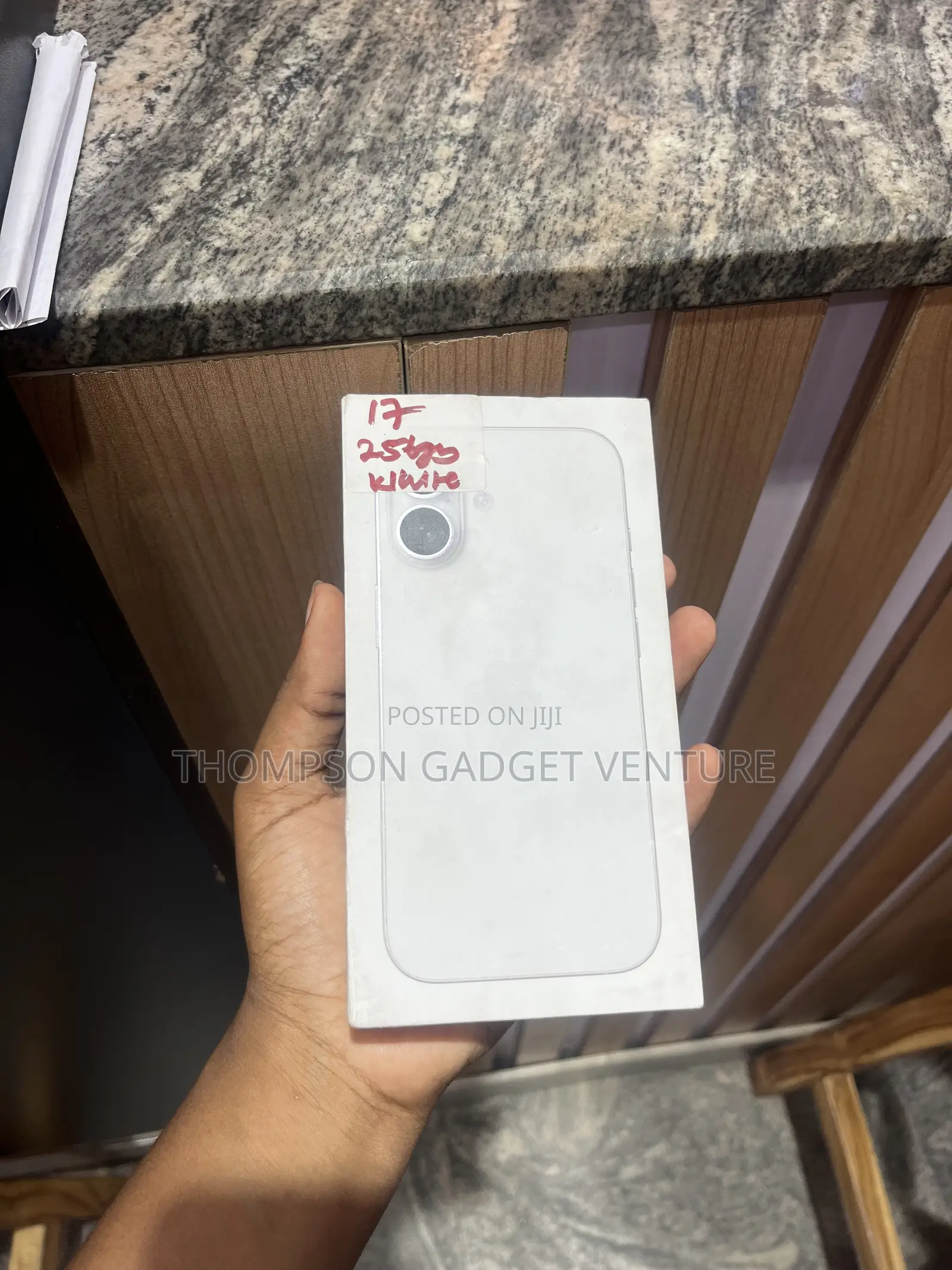 New Apple iPhone 17 256 GB Gold