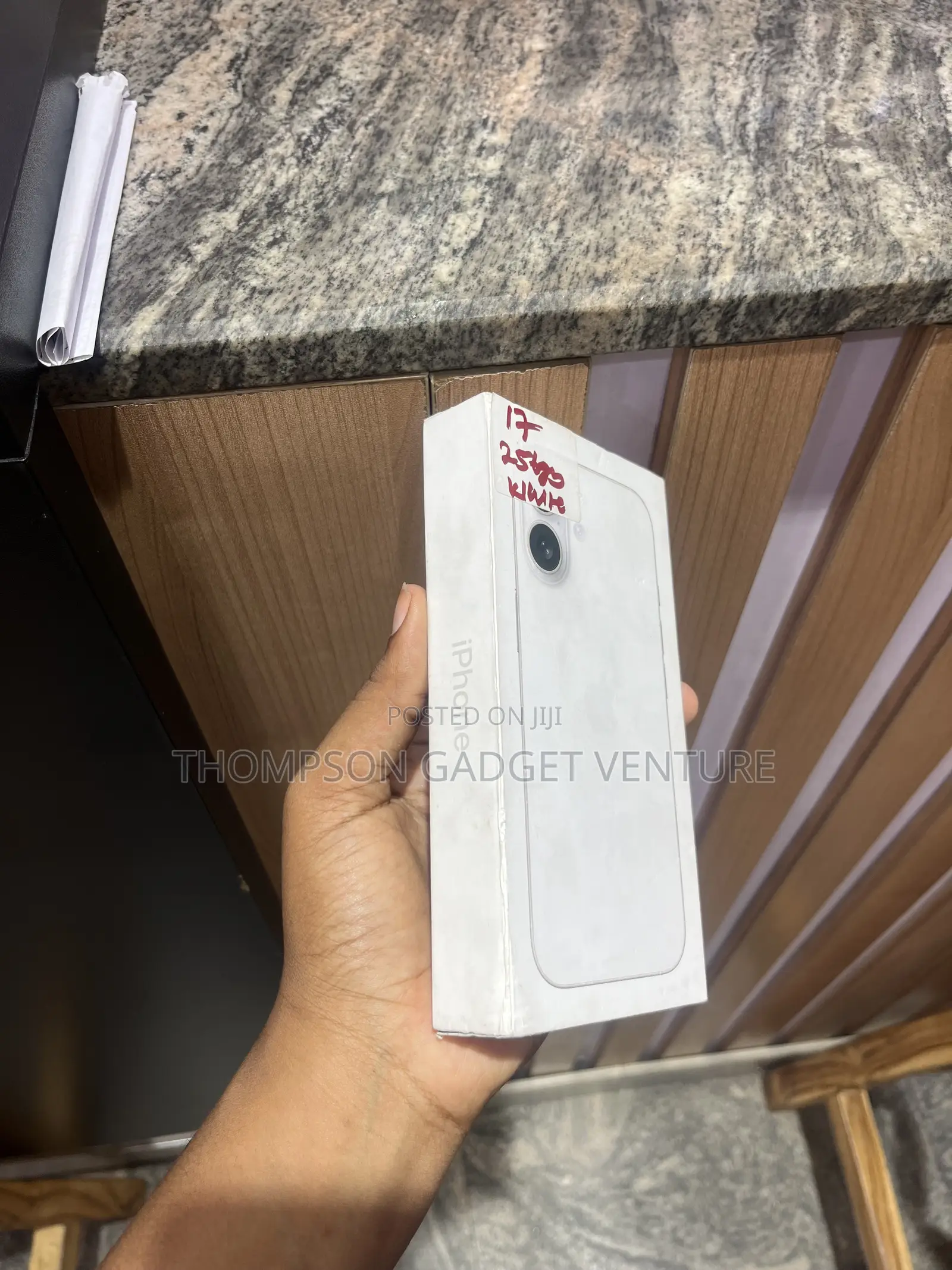 New Apple iPhone 17 256 GB Gold
