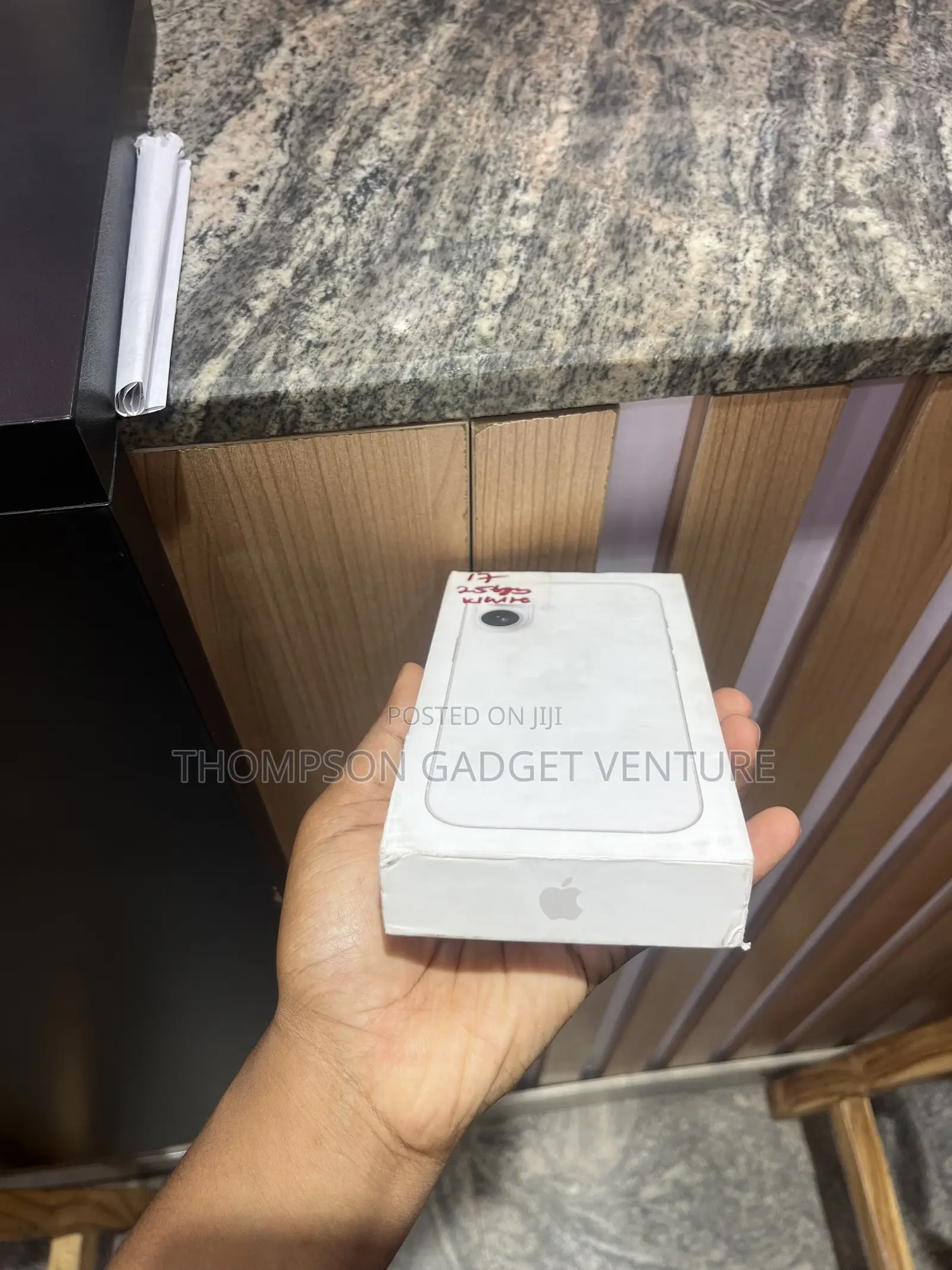 New Apple iPhone 17 256 GB Gold
