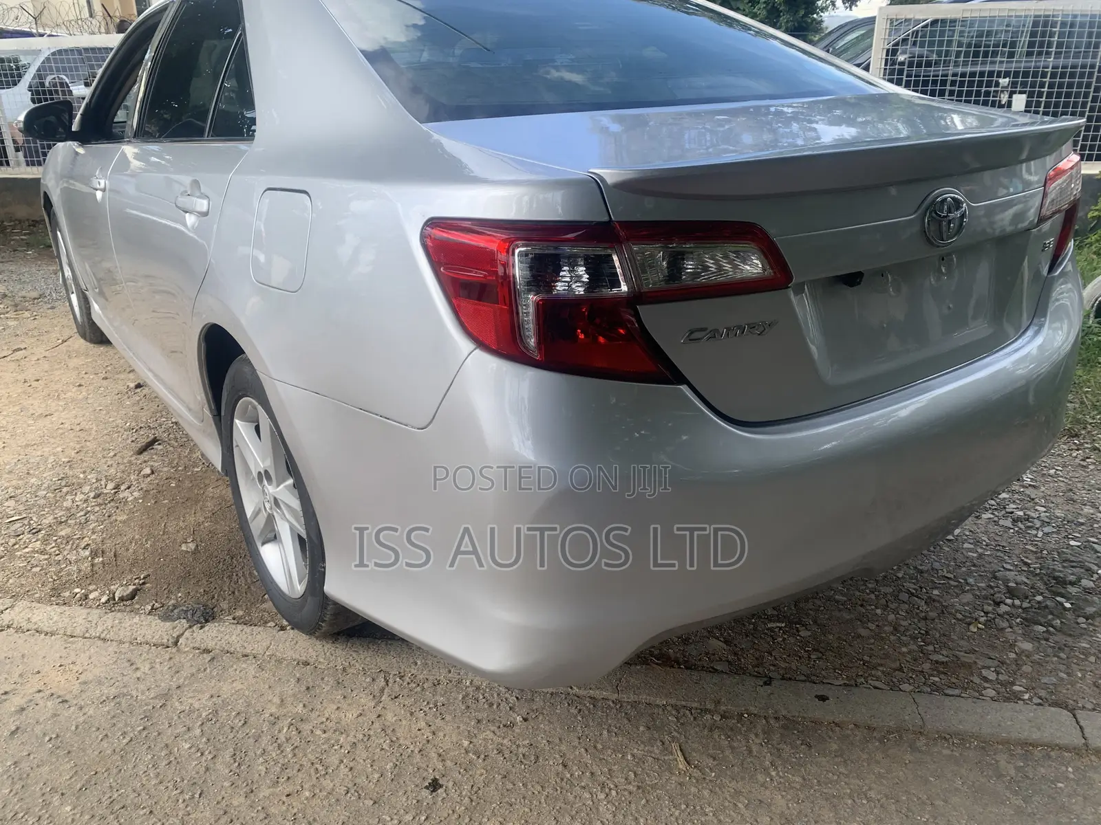 Toyota Camry SE 4dr Sedan (2.5L 4cyl 6A) 2013 Silver