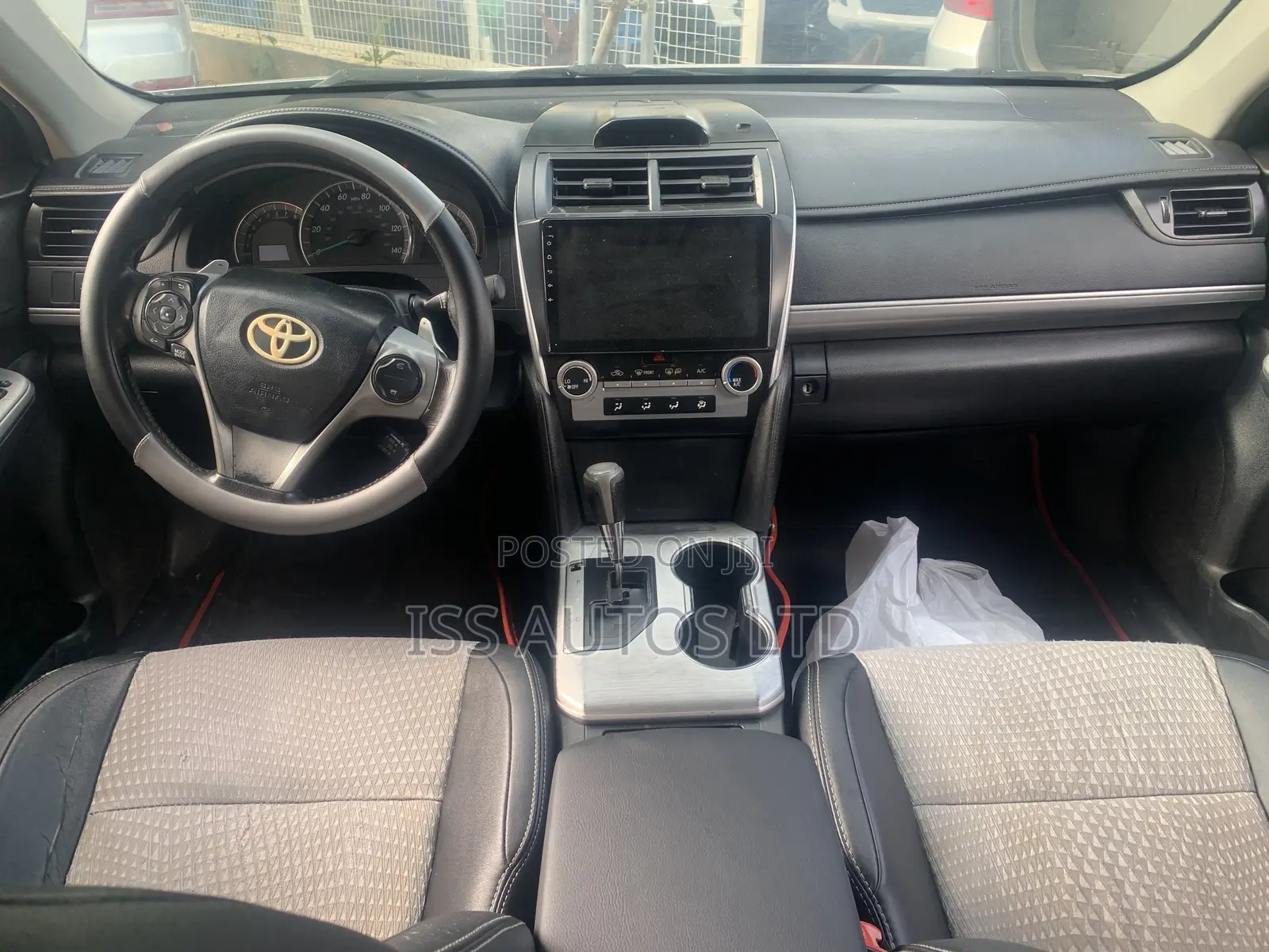 Toyota Camry SE 4dr Sedan (2.5L 4cyl 6A) 2013 Silver