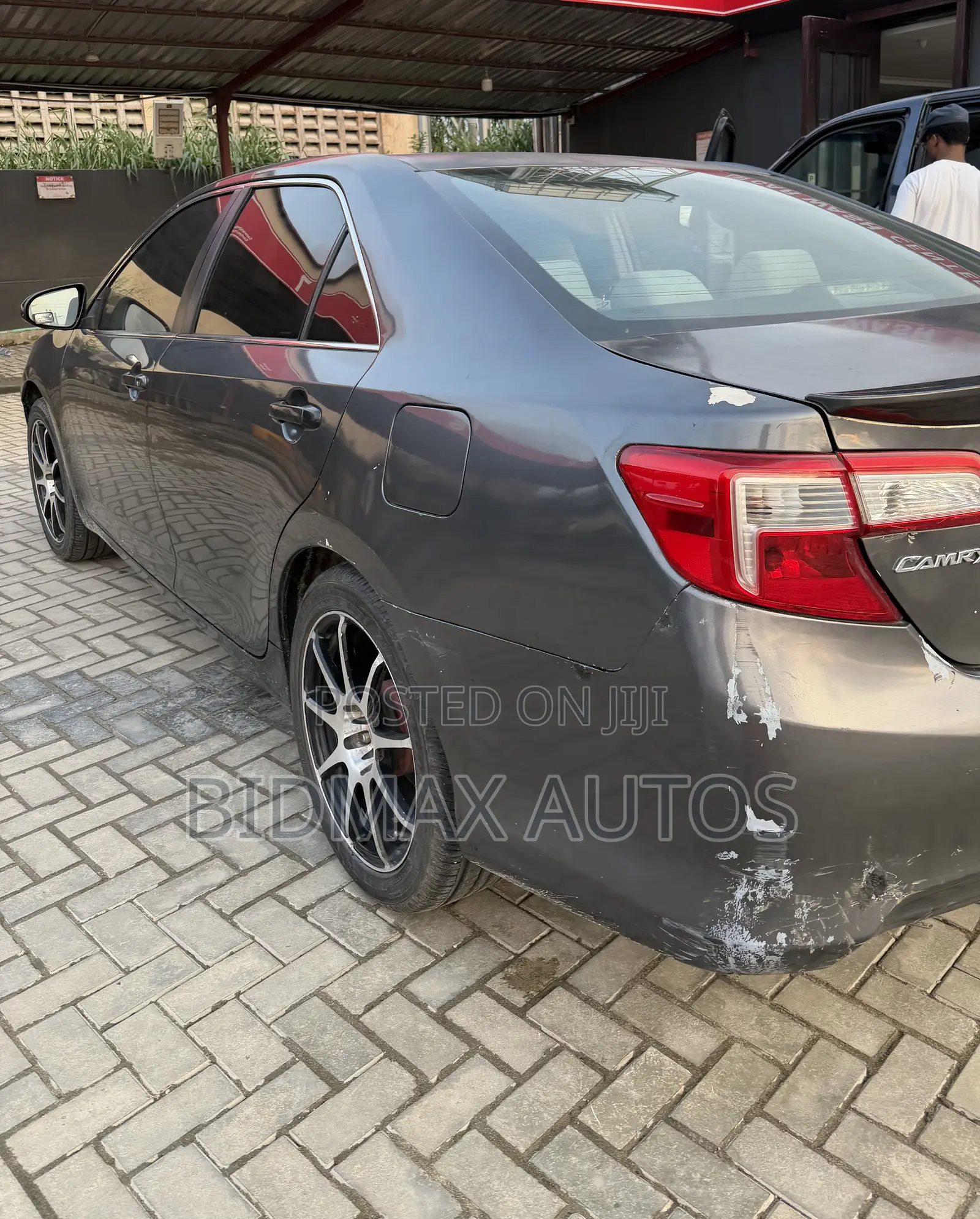 Toyota Camry LE 4dr Sedan (2.5L 4cyl 6A) 2013 Gray