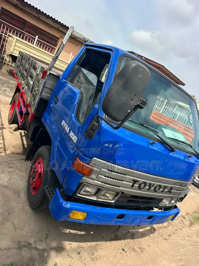 Toyota Dyna 200 Truck.