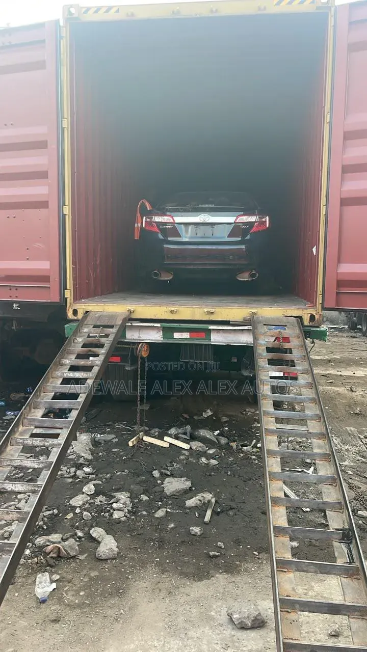 Toyota Camry XLE V6 4dr Sedan (3.5L 6cyl 6A) 2012 Black