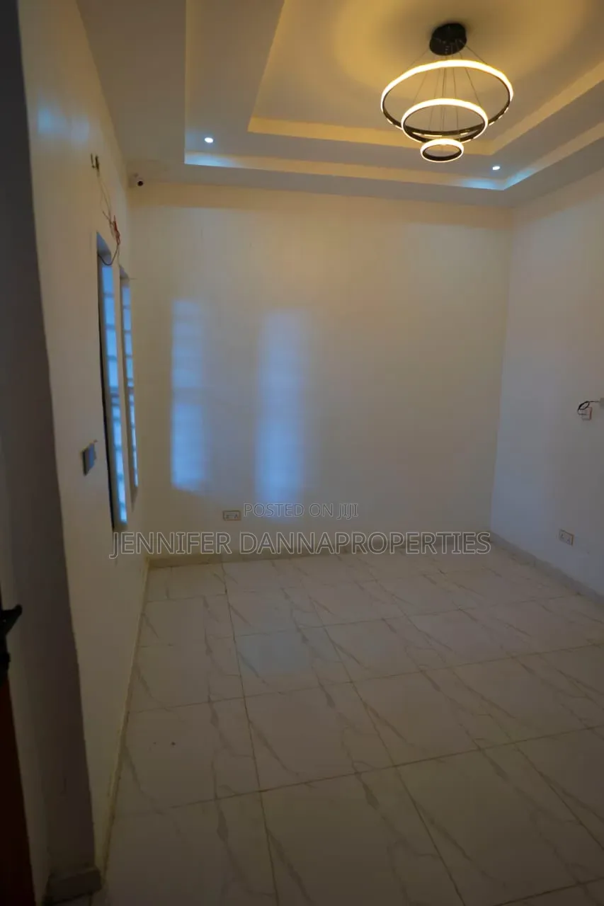 4bdrm Townhouse/Terrace in Lekki Phase 2 for sale