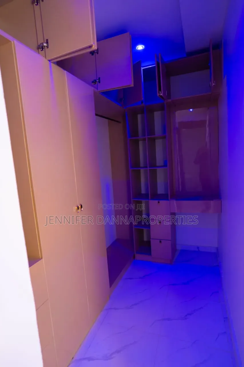 4bdrm Townhouse/Terrace in Lekki Phase 2 for sale