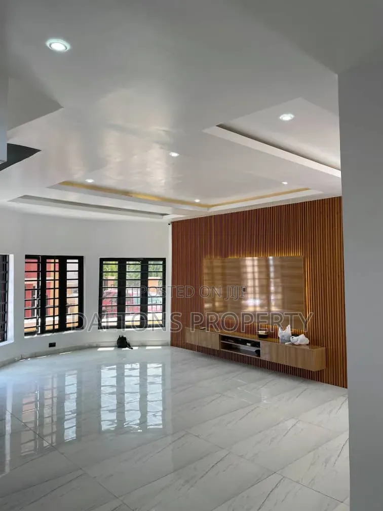 4bdrm Duplex in Luxury, Sabon Lugbe for sale