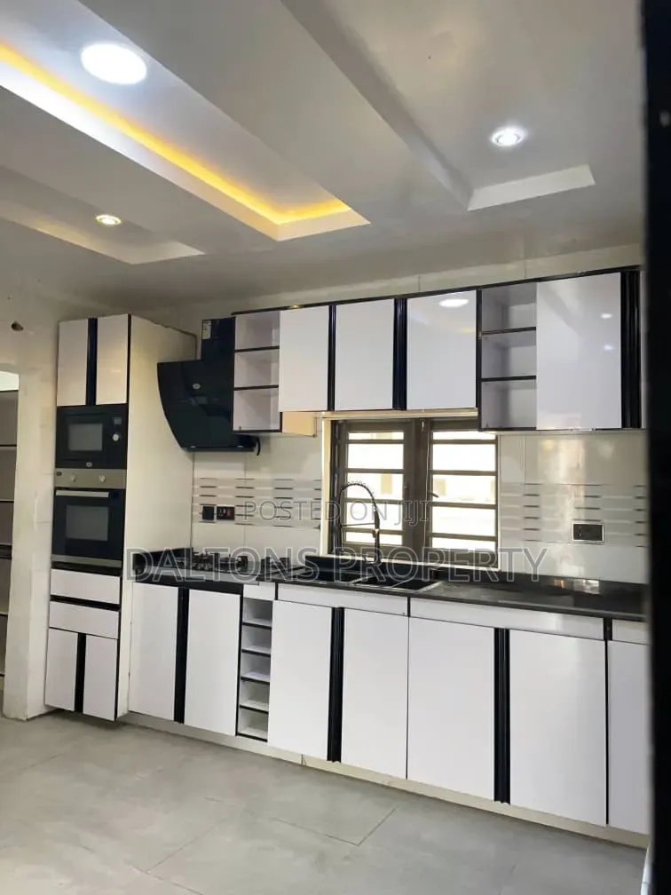4bdrm Duplex in Luxury, Sabon Lugbe for sale