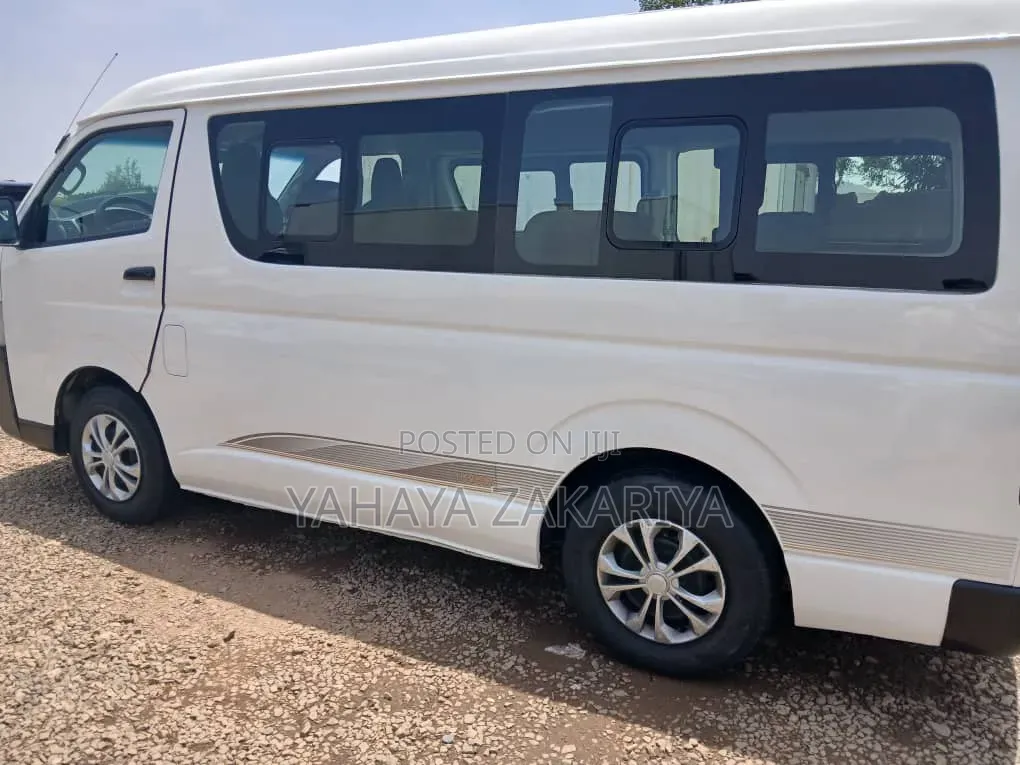 Toyota HiAce 2013 White