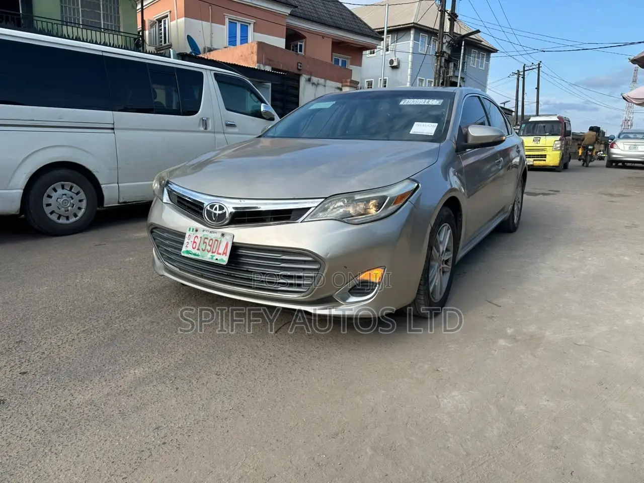 Toyota Avalon XLE 4dr Sedan (3.5L 6cyl 6A) 2014 Gold