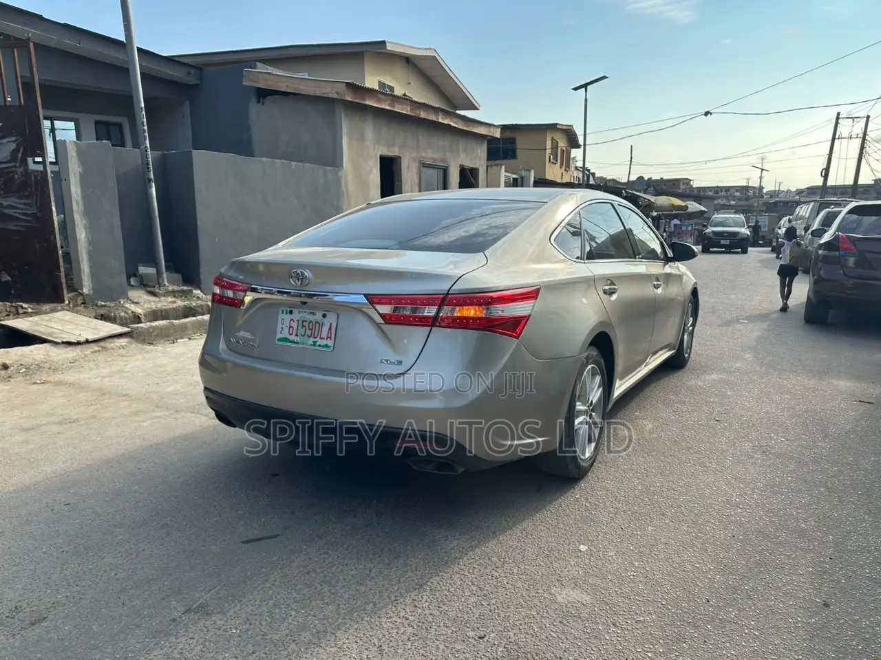Toyota Avalon XLE 4dr Sedan (3.5L 6cyl 6A) 2014 Gold