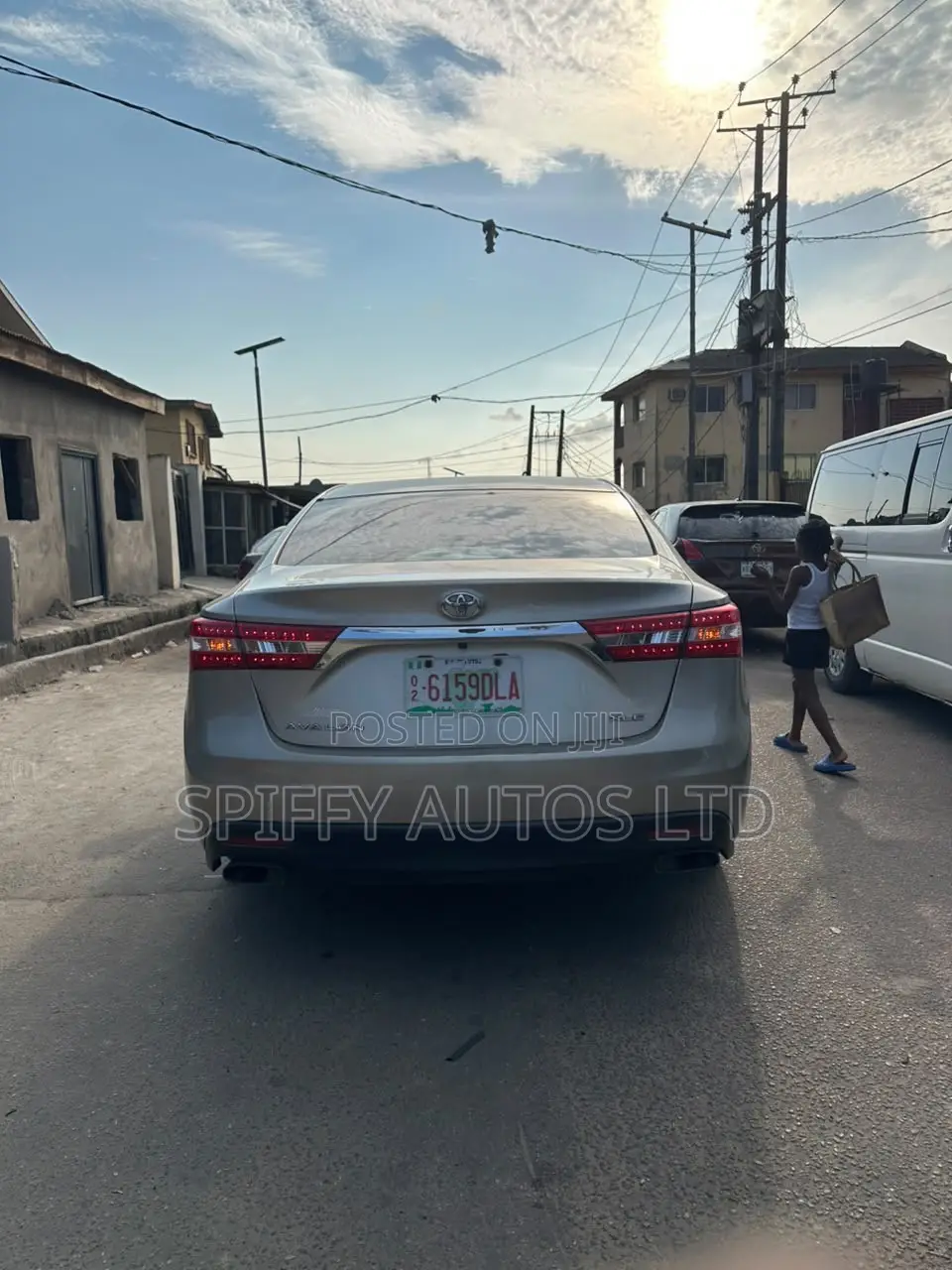 Toyota Avalon XLE 4dr Sedan (3.5L 6cyl 6A) 2014 Gold