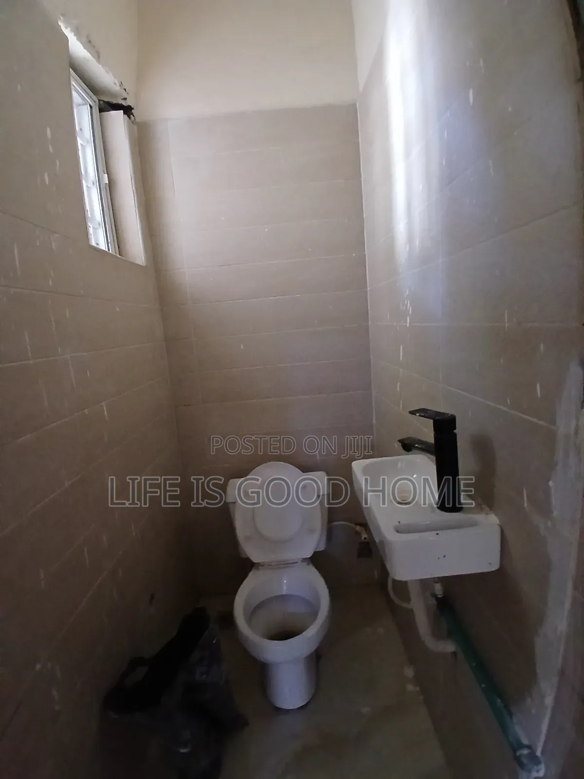 Studio Apartment in Royal View, Chevron for rent