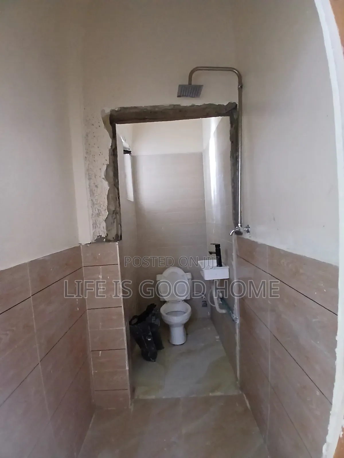 Studio Apartment in Royal View, Chevron for rent
