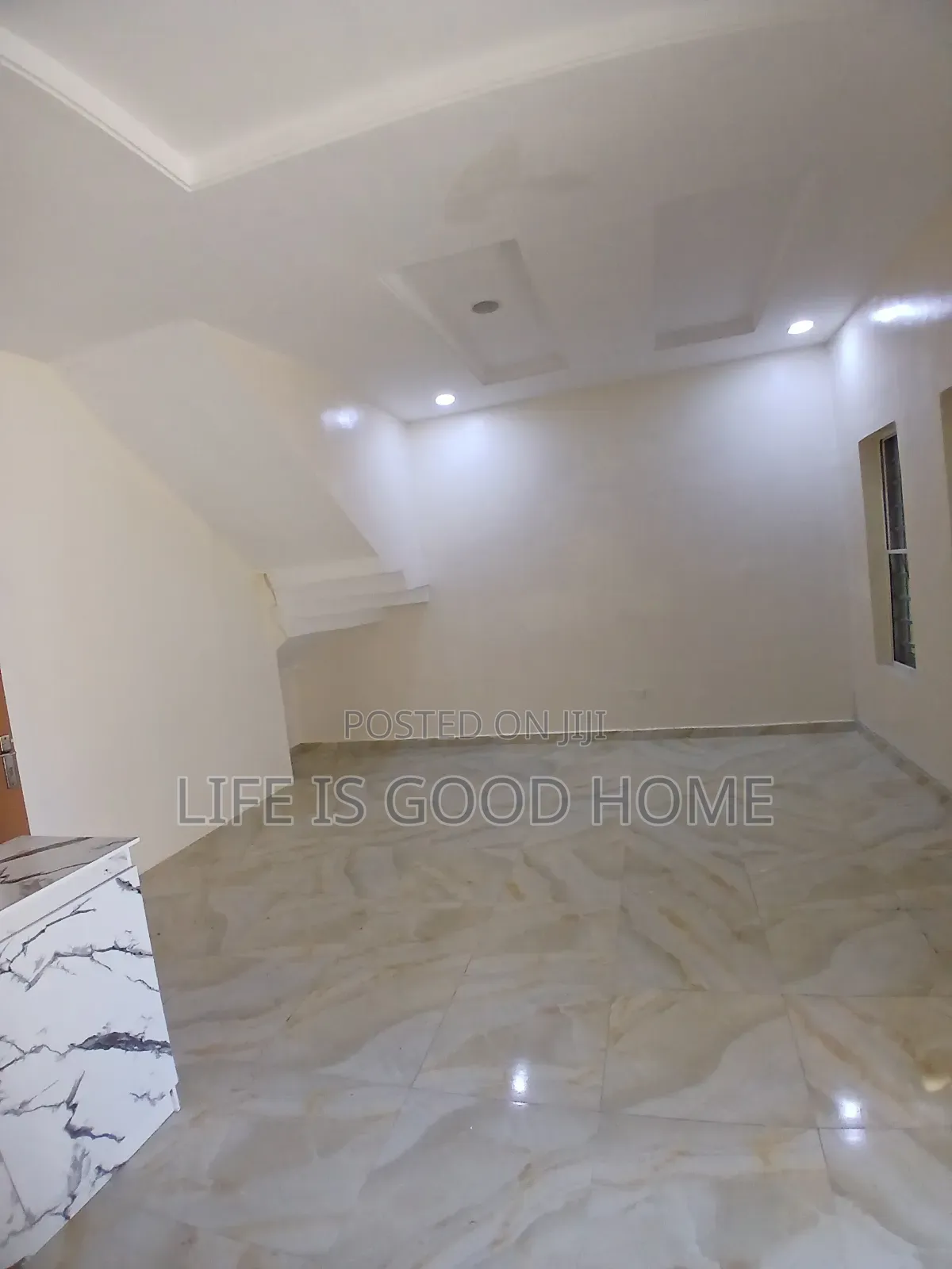 Studio Apartment in Royal View, Chevron for rent