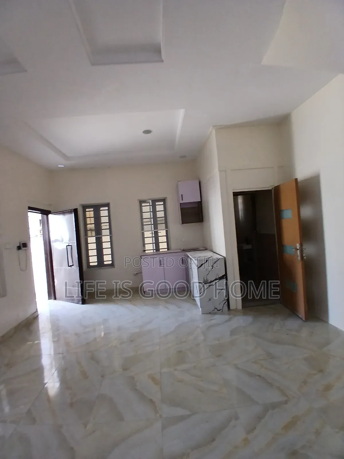 Studio Apartment in Royal View, Chevron for rent