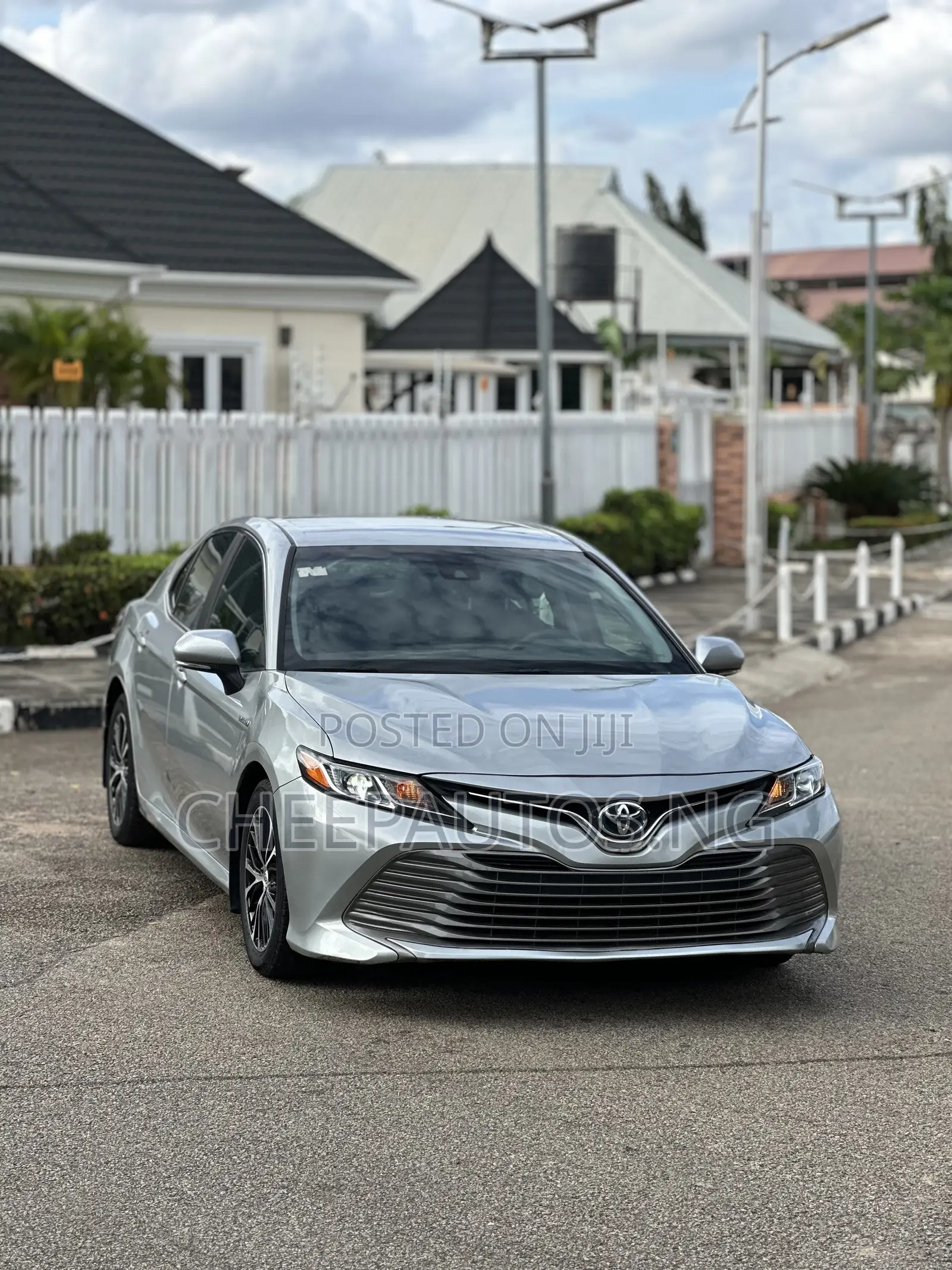 Toyota Camry LE FWD (2.5L 4cyl 8AM) 2018 Silver