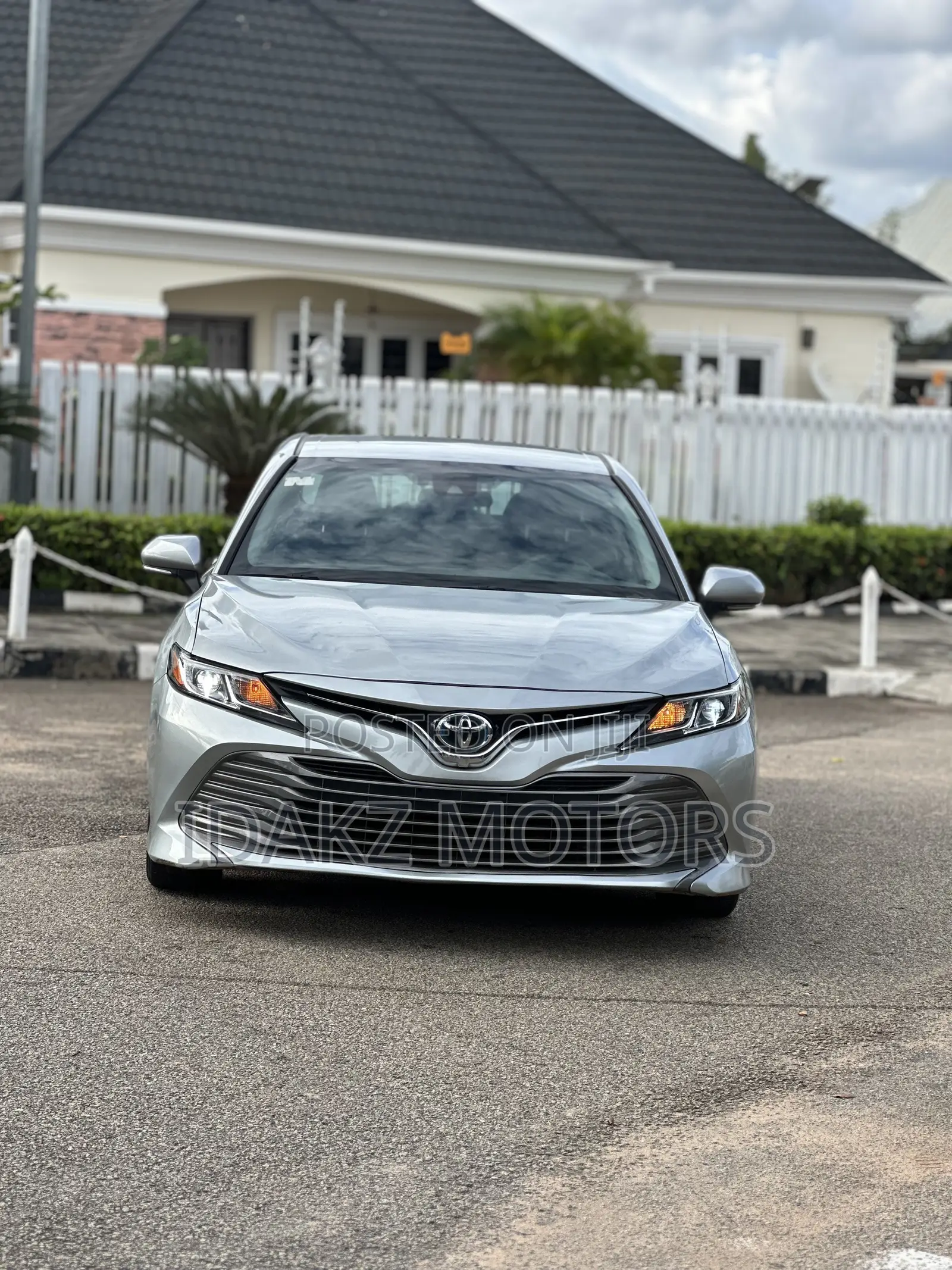 Toyota Camry LE FWD (2.5L 4cyl 8AM) 2018 Silver