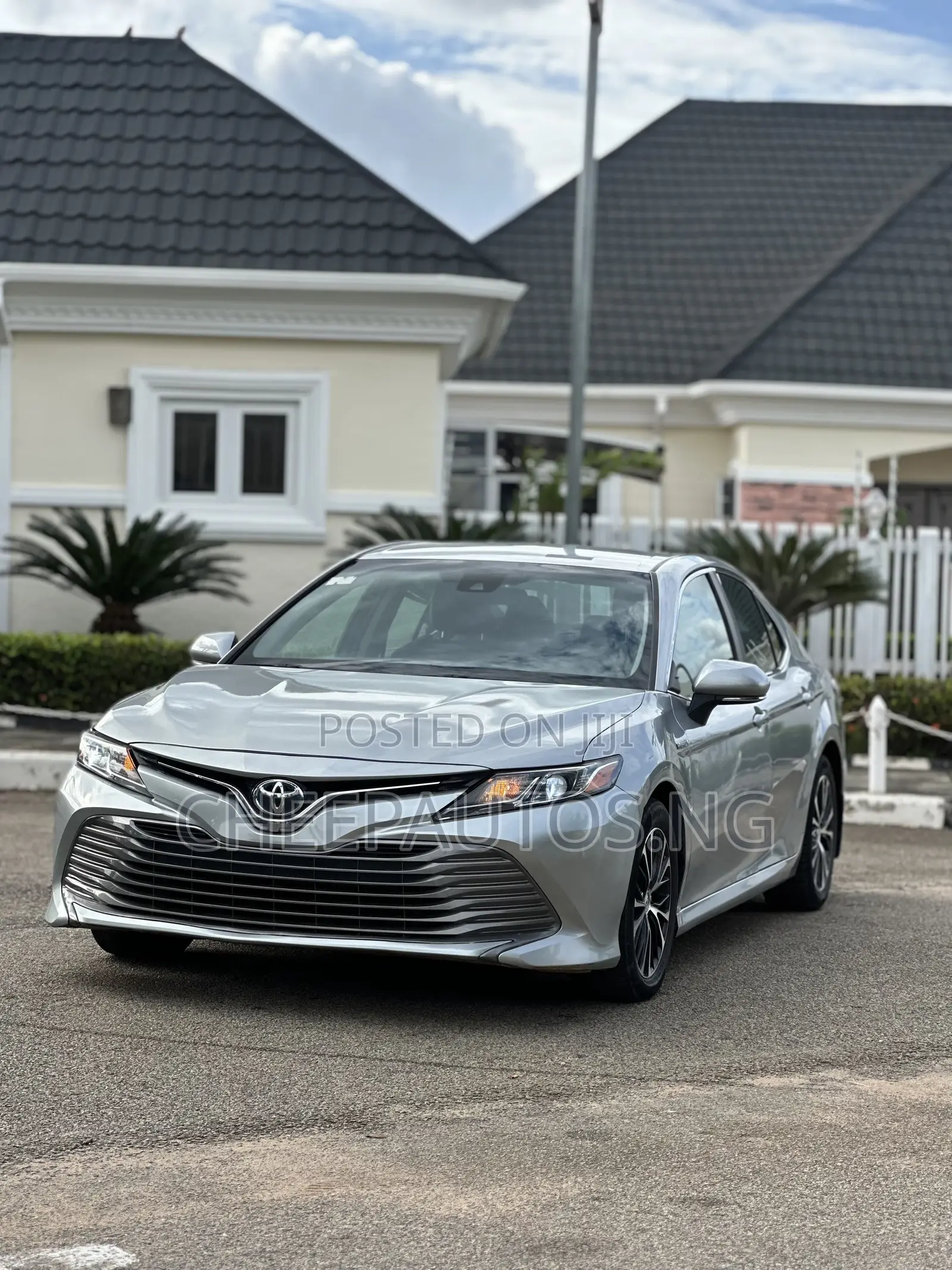Toyota Camry LE FWD (2.5L 4cyl 8AM) 2018 Silver