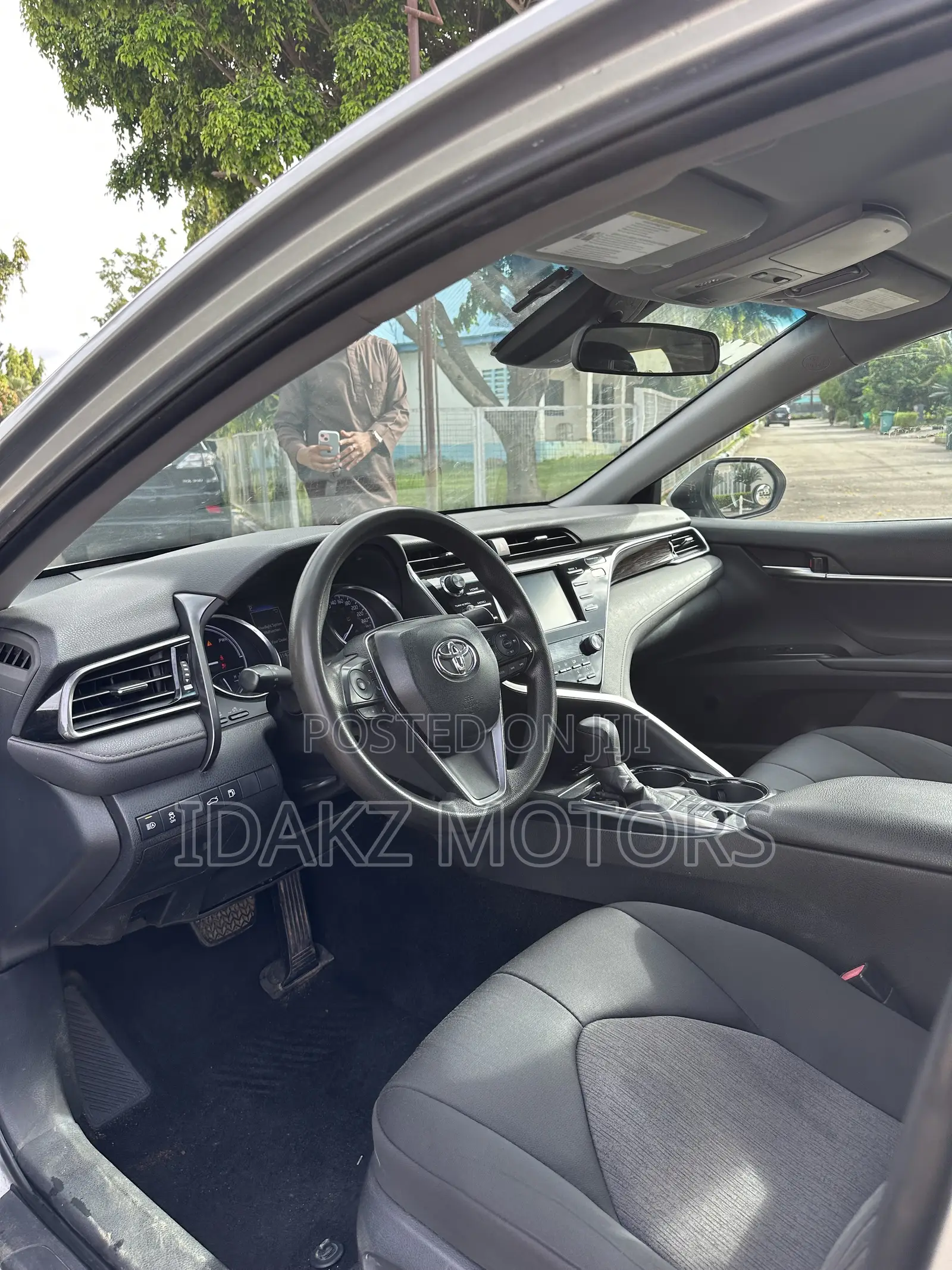 Toyota Camry LE FWD (2.5L 4cyl 8AM) 2018 Silver