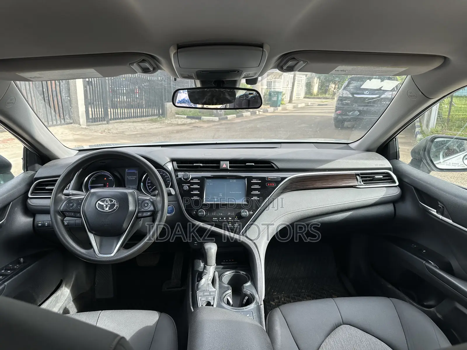 Toyota Camry LE FWD (2.5L 4cyl 8AM) 2018 Silver