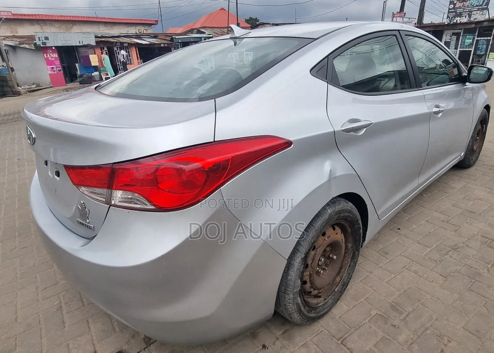 Hyundai Elantra Limited Sedan FWD (1.8L 4cyl 6A) 2013 Silver