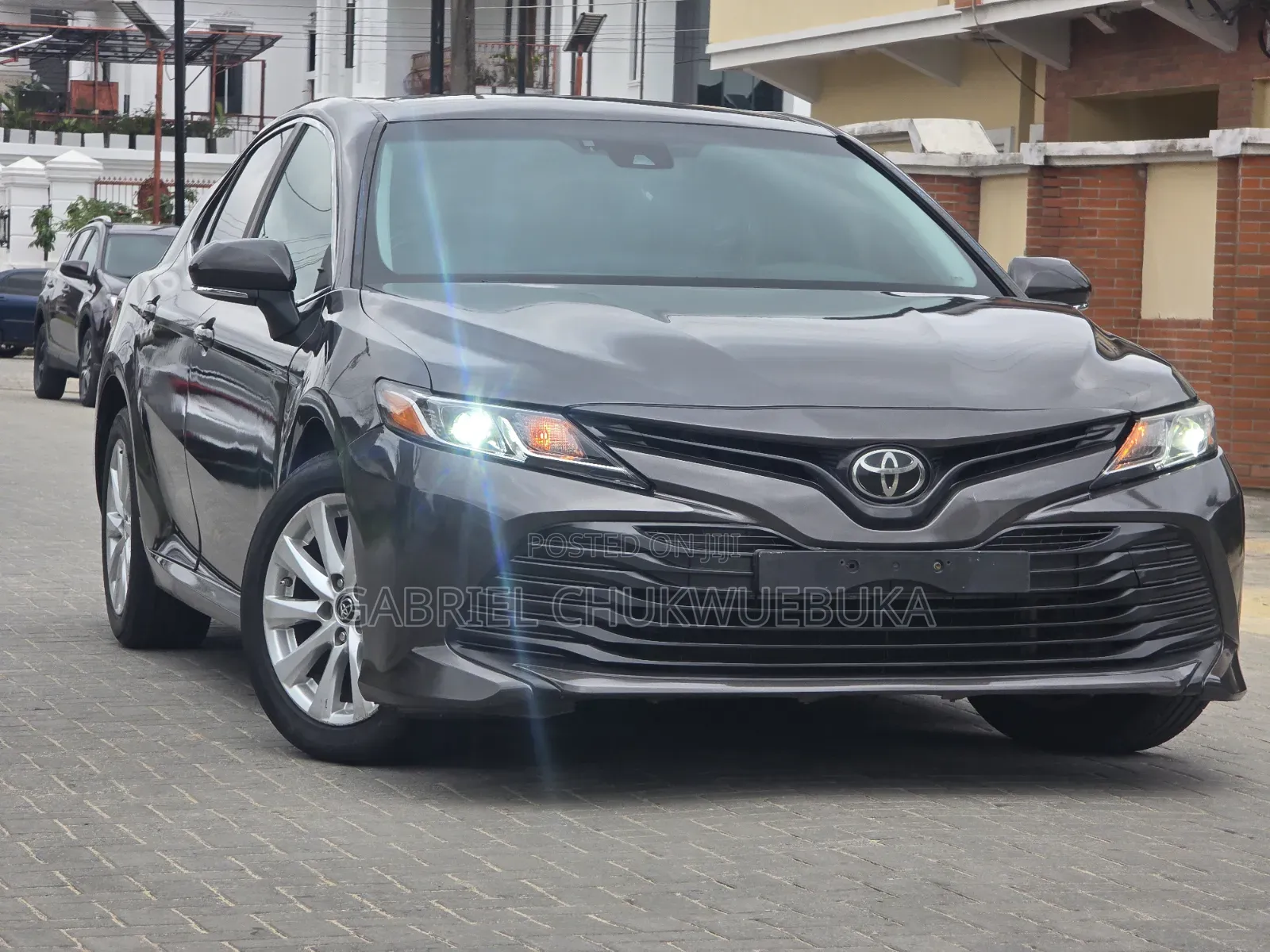 Toyota Camry LE FWD (2.5L 4cyl 8AM) 2018 Beige