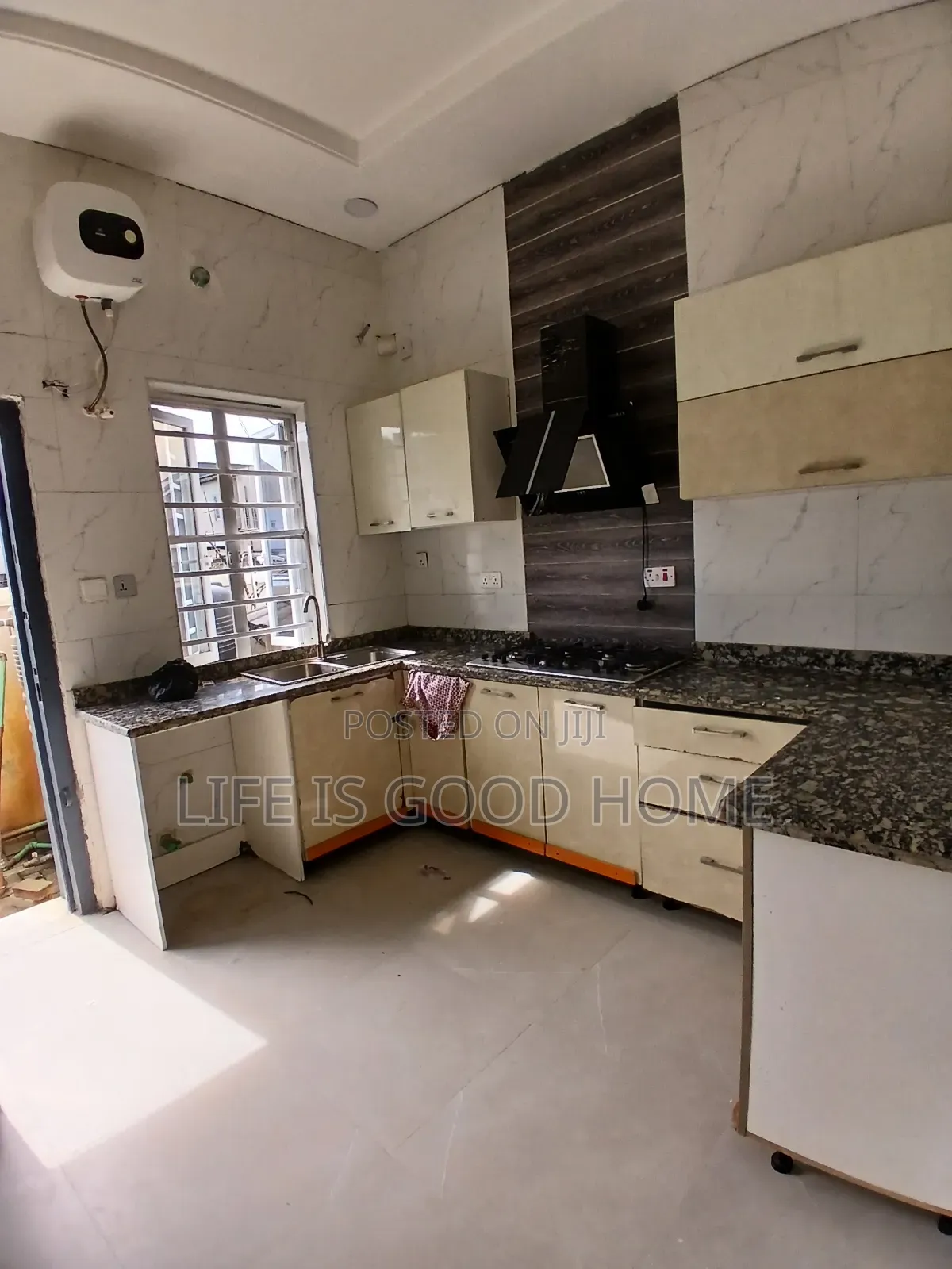Studio Apartment in Royal Pine, Chevron for rent