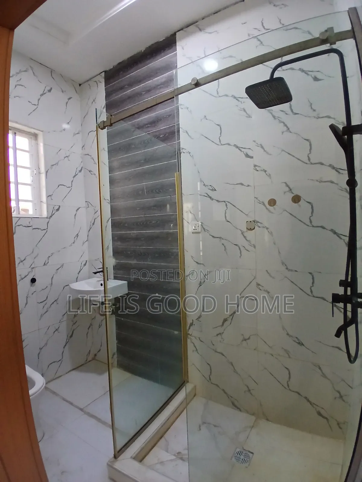 Studio Apartment in Royal Pine, Chevron for rent