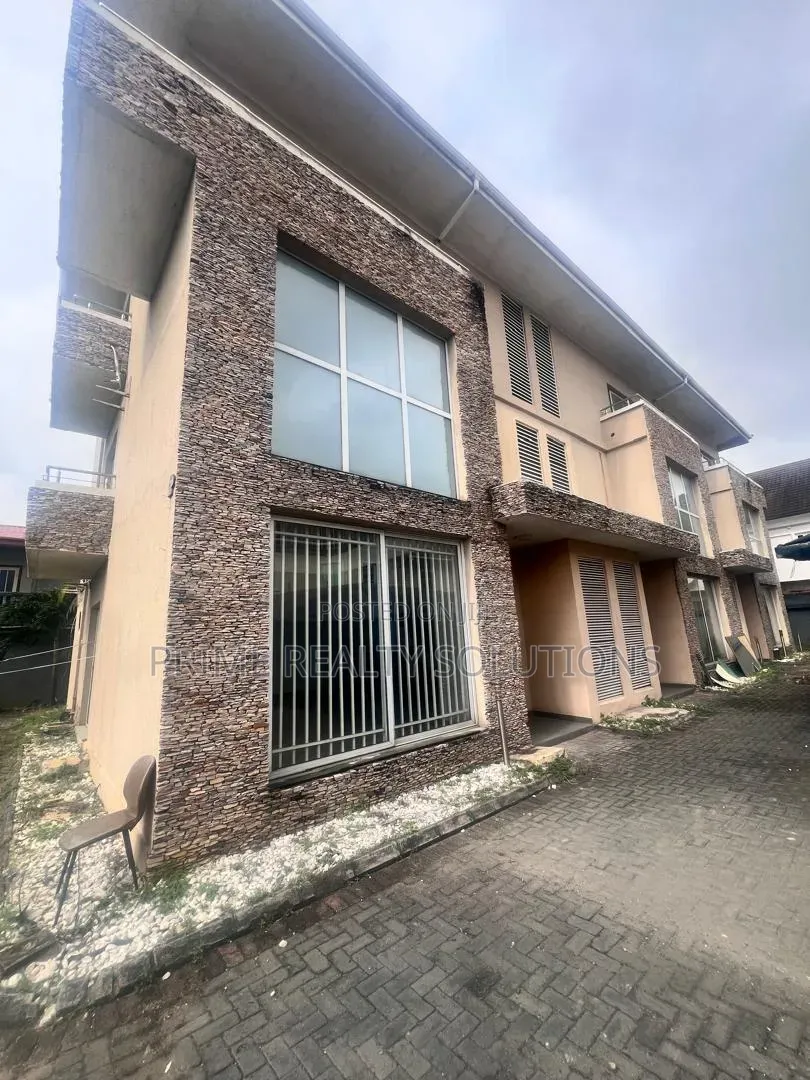 3bdrm Townhouse / Terrace in Lekki Phase 1 for rent