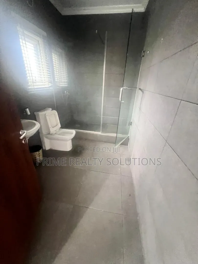 3bdrm Townhouse / Terrace in Lekki Phase 1 for rent