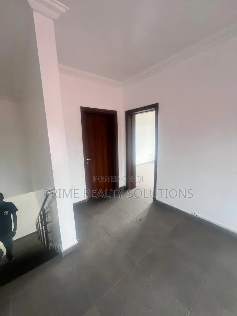 3bdrm Townhouse / Terrace in Lekki Phase 1 for rent