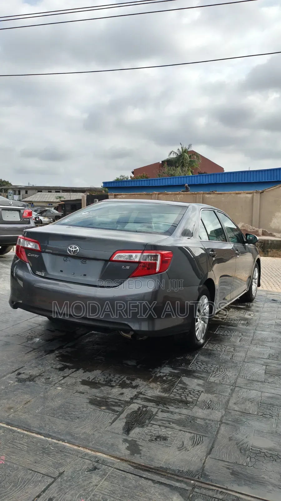 Toyota Camry LE 4dr Sedan (2.5L 4cyl 6A) 2012 Gray