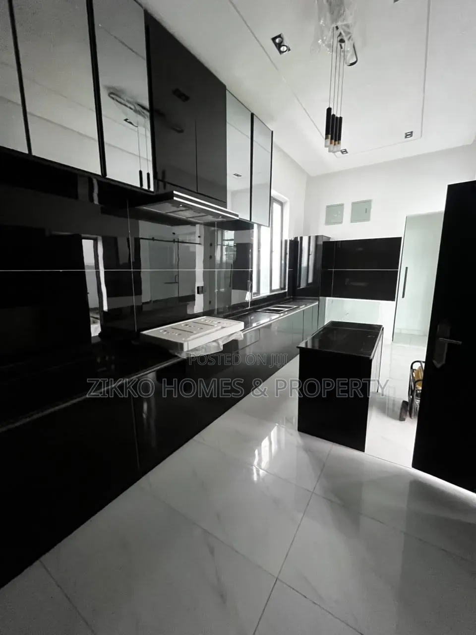 5bdrm Duplex in Sangotedo for sale