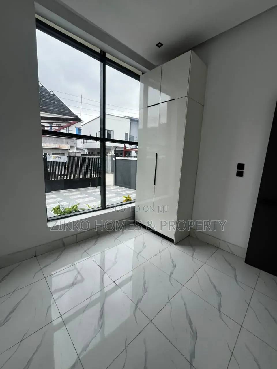 5bdrm Duplex in Sangotedo for sale