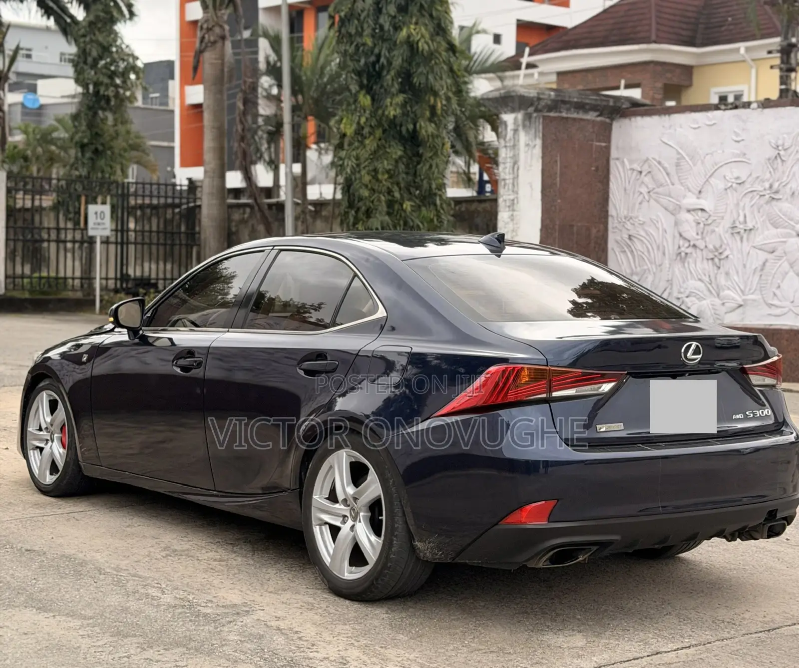 Lexus IS 300 AWD 2017 Blue