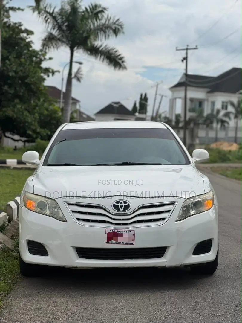 Toyota Camry LE 4dr Sedan (2.5L 4cyl 6AM) 2010 White