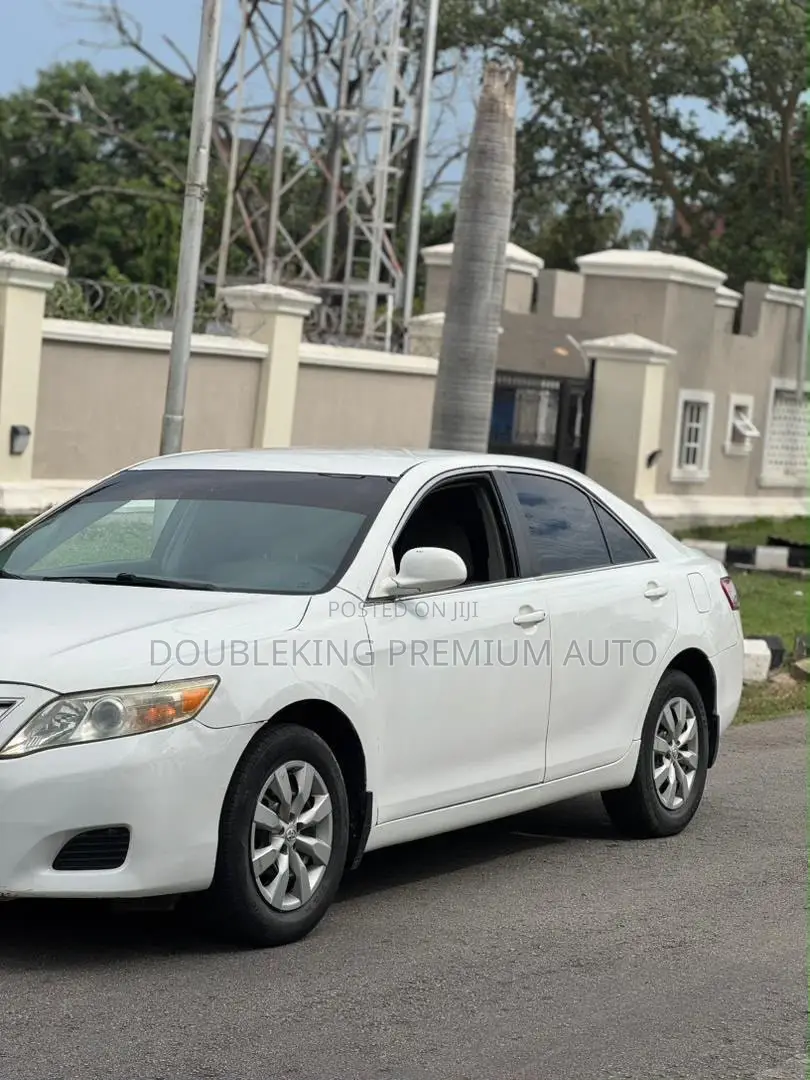 Toyota Camry LE 4dr Sedan (2.5L 4cyl 6AM) 2010 White