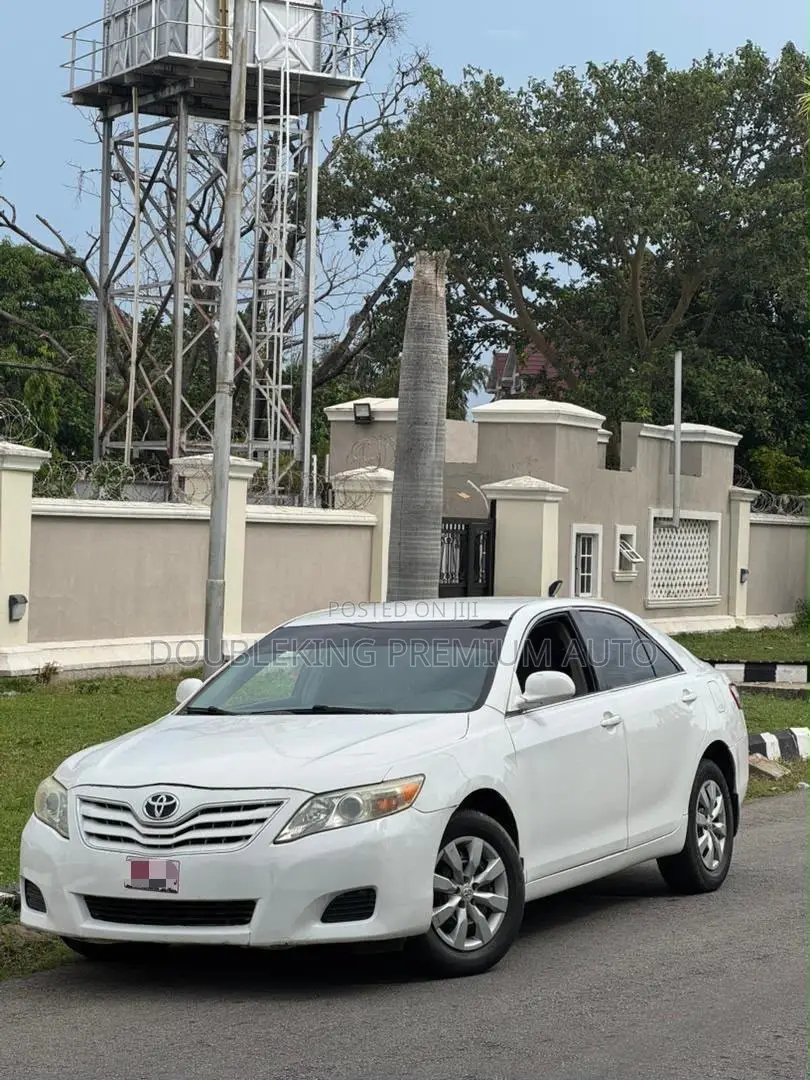 Toyota Camry LE 4dr Sedan (2.5L 4cyl 6AM) 2010 White