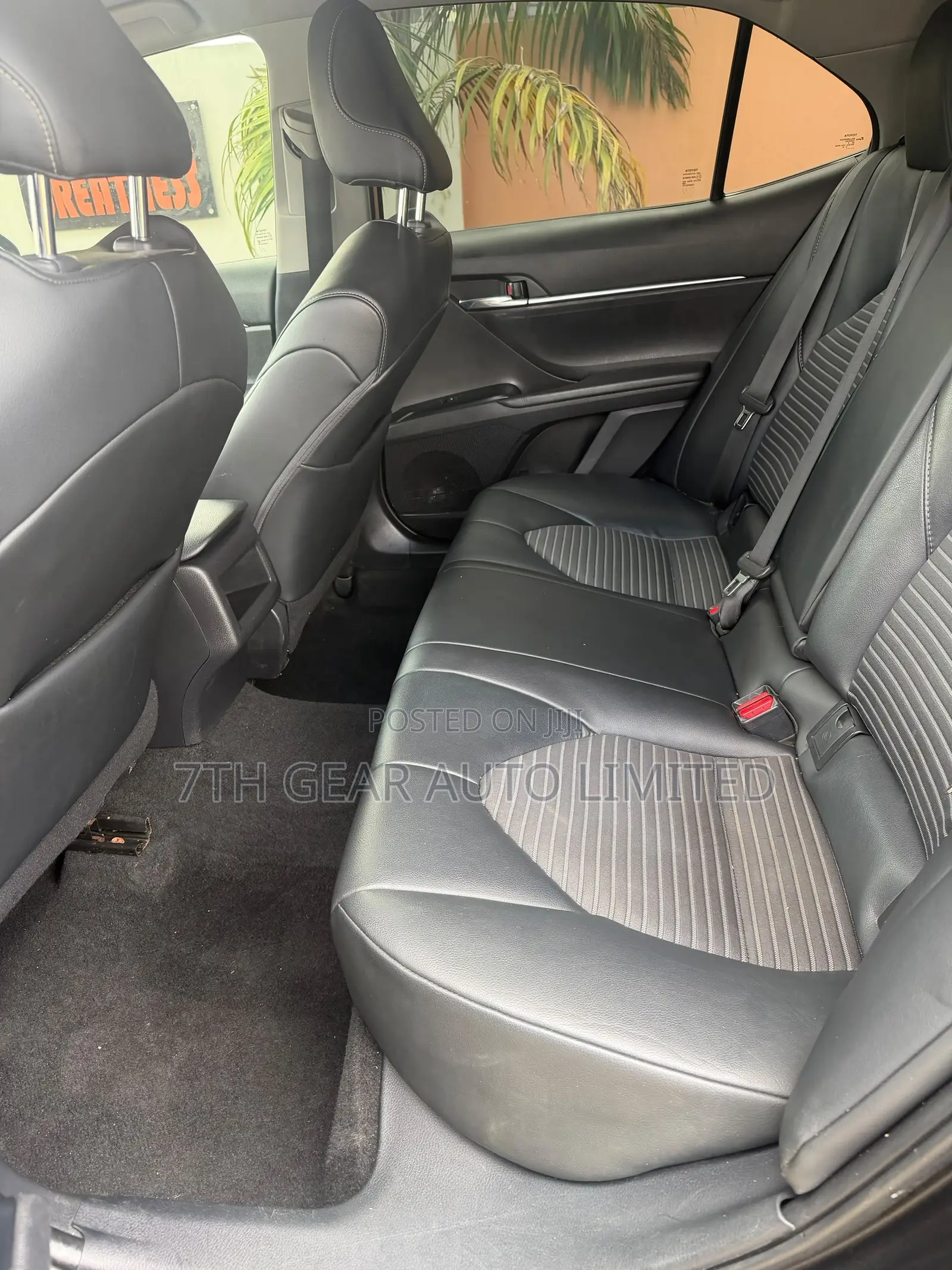 Toyota Camry SE FWD (2.5L 4cyl 8AM) 2018 Black