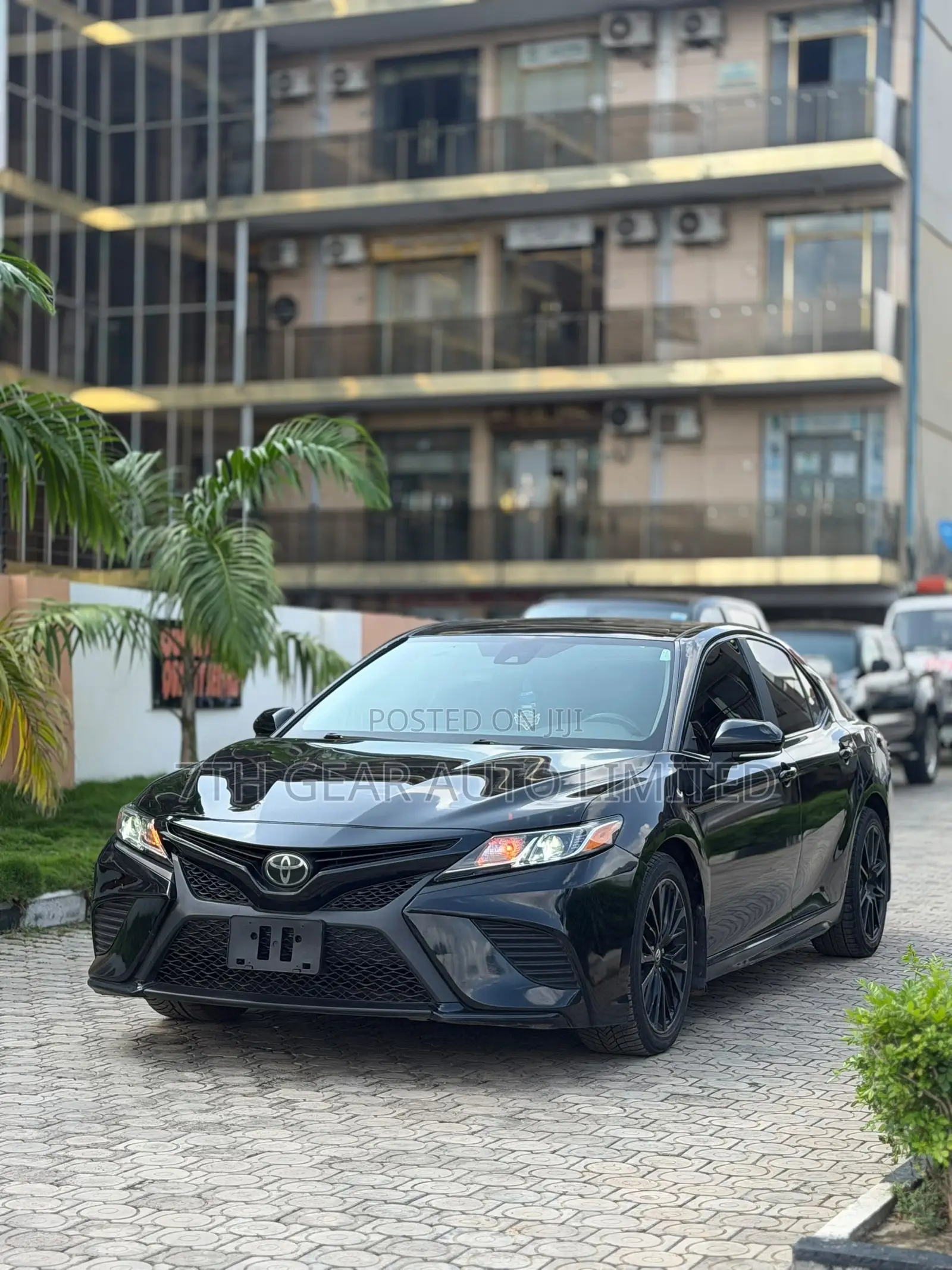 Toyota Camry SE FWD (2.5L 4cyl 8AM) 2018 Black