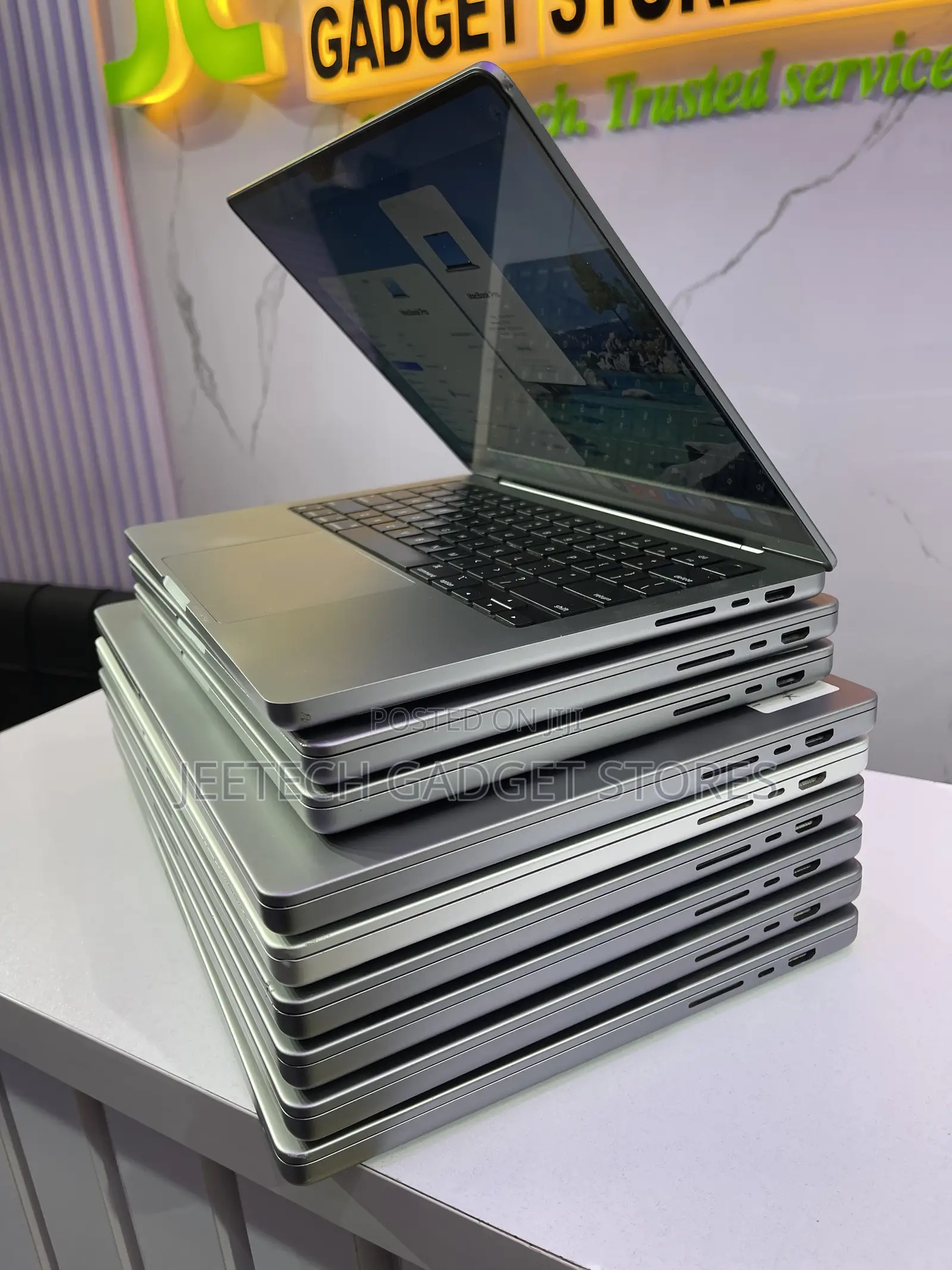 Laptop Apple MacBook Pro 2021 M1 32GB Apple M1 Pro SSD 1T